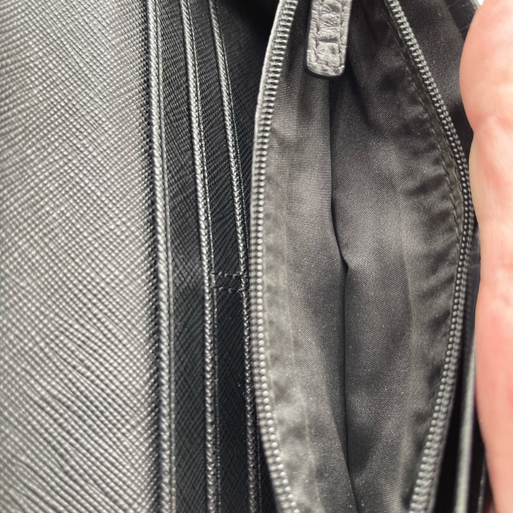 Coach Black Leather Wallet with Textured Finish - Picture 8 of 10